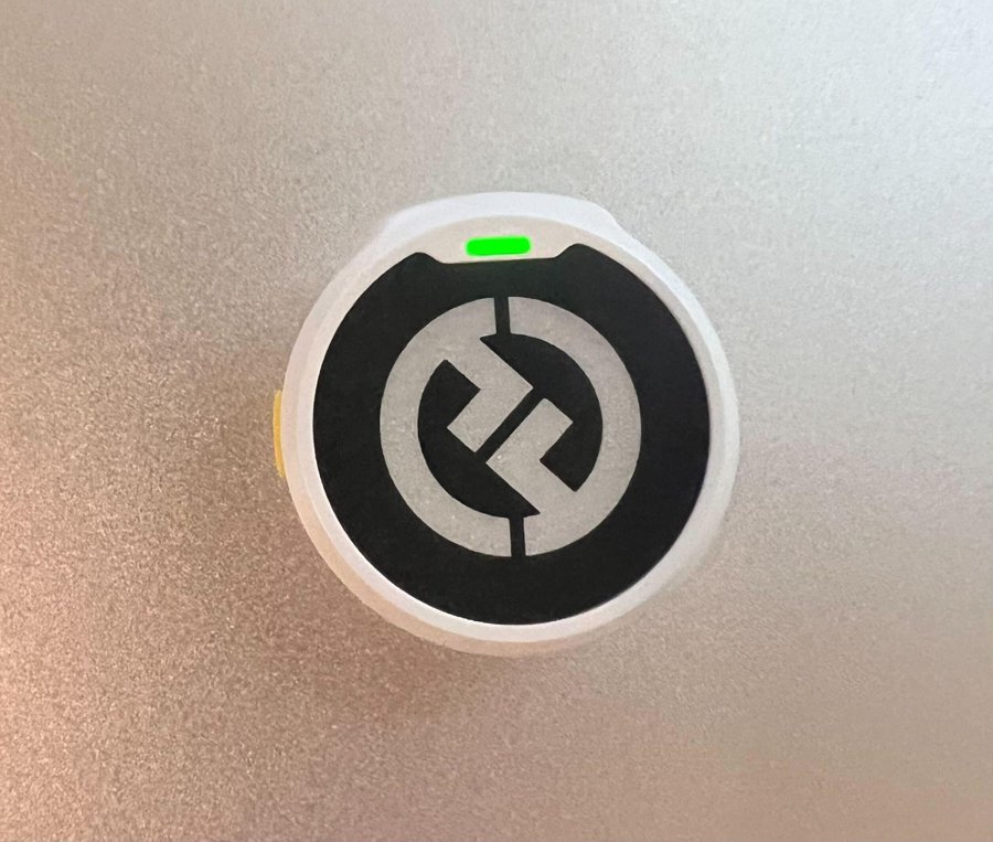 Status light in noise-cancelling mode